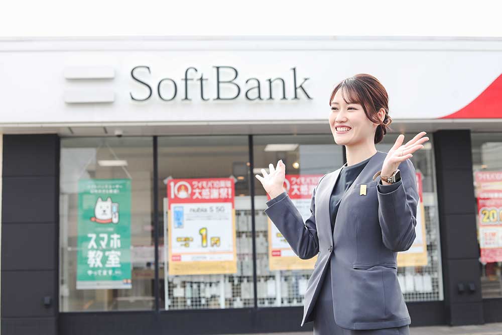 店の前でポーズ