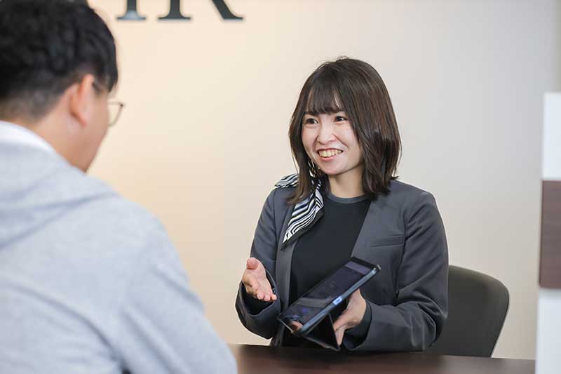 向き合ってお客様と相談